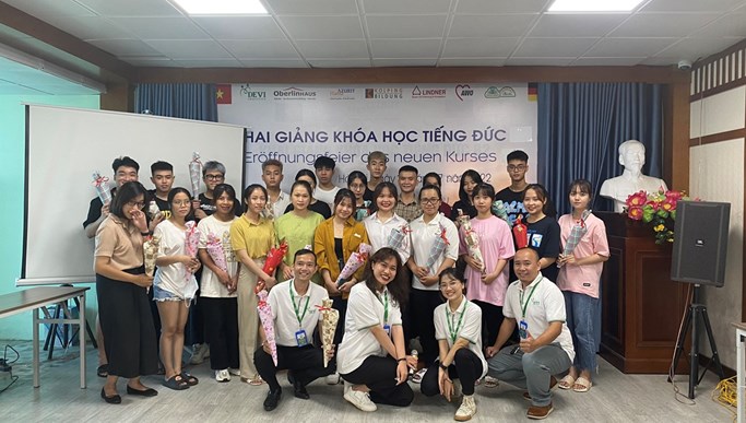 6567101b306cf232ab7d-20220730231316.jpg Không khí khai giảng 2 lớp tiếng Đức A1 tại DEVI - Lịch khai giảng tiếp theo
