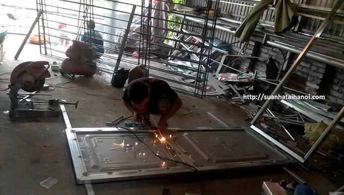 cua-han-20190813154812.jpg Cách hàn khung sắt