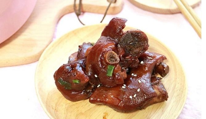 chan-gio-ham-nuoc-mam-20181120193127.jpg Chân giò hầm nước tương