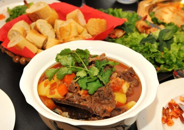 Cách làm món bò sốt vang ngon mềm đúng vị Bắc