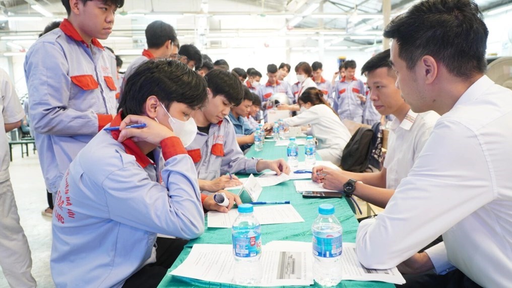 Nữ sinh gần 9 điểm/môn khối C từ chối đại học đi học nghề làm đẹp !!!