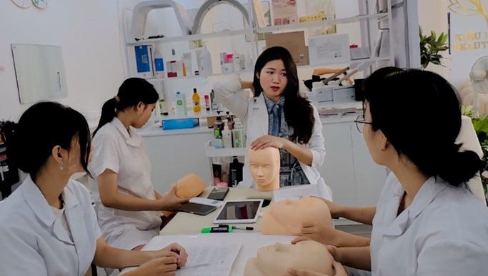33-20240817111806.jpg Thi kết thúc môn Massage - Trường Trung cấp Việt - Nhật